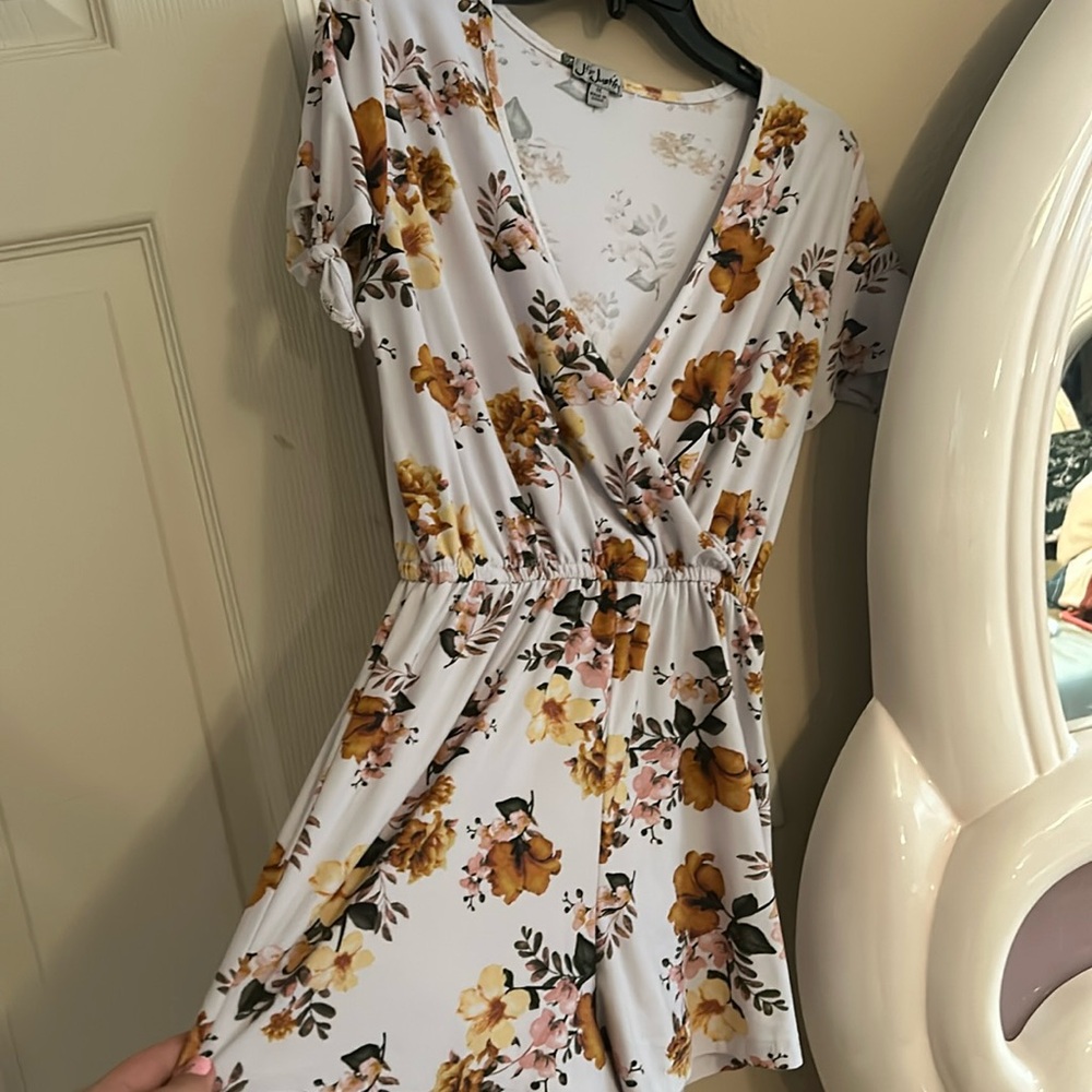 A cute flower romper !